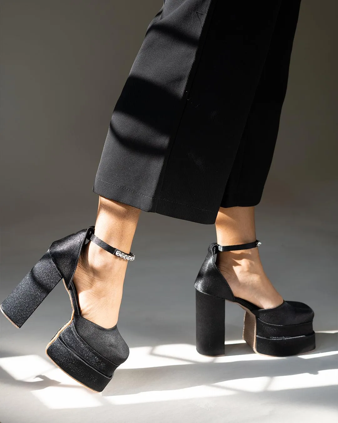 Showstopper Vibe Classy Black Rhinestone Platform Heels Footwear