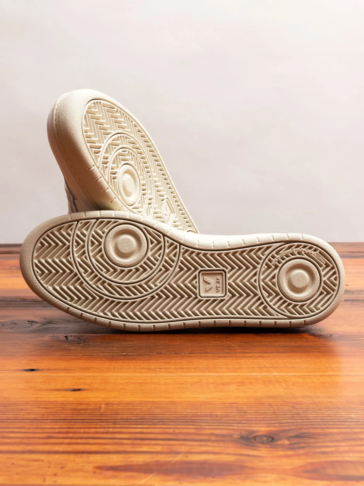 V-10 Leather Sneaker in Oxford Grey Orange Fluo